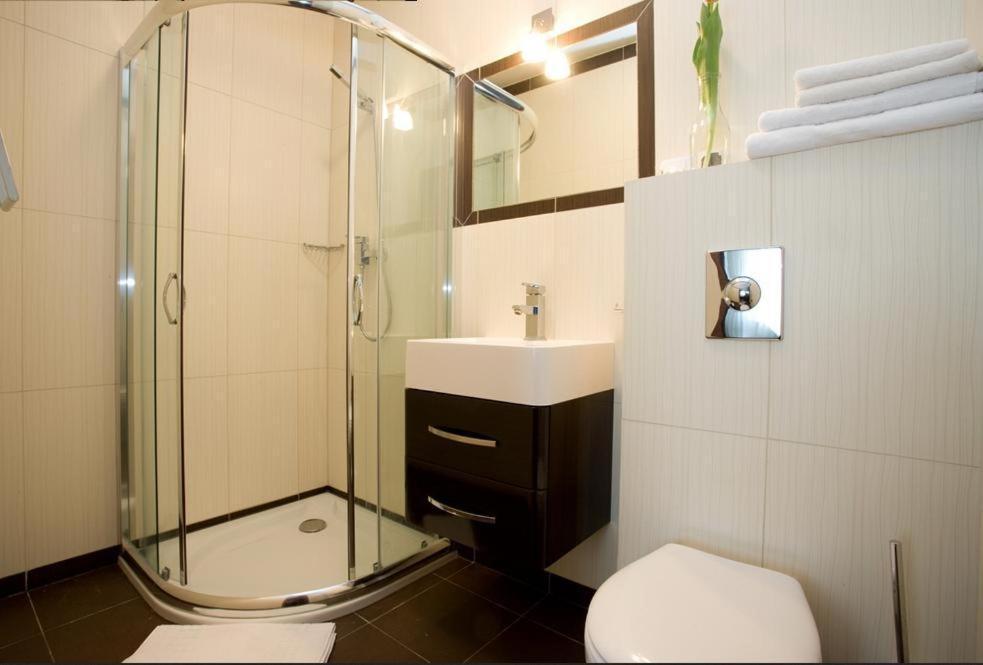 Affittacamere Plazowy Boss Z Restauracja 50 Metrow Od Morza