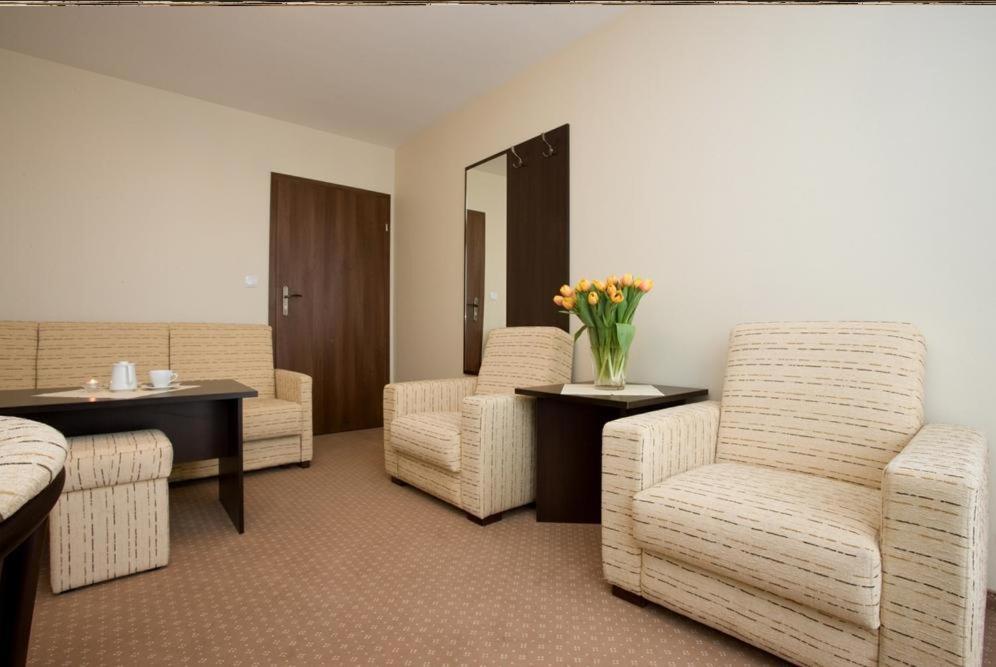 Plazowy Boss Z Restauracja 50 Metrow Od Morza Gasthof 2*