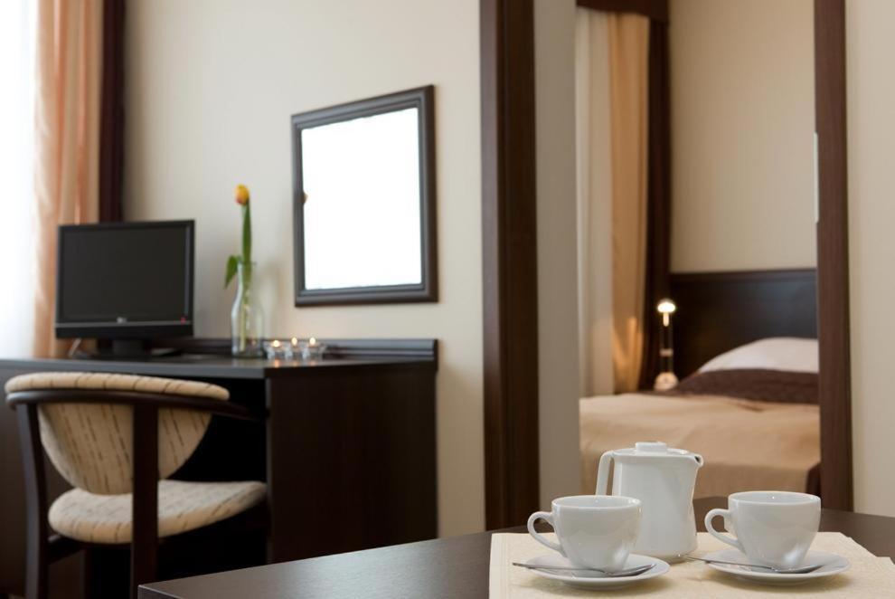 Penzion Plazowy Boss Z Restauracja 50 Metrow Od Morza 2*