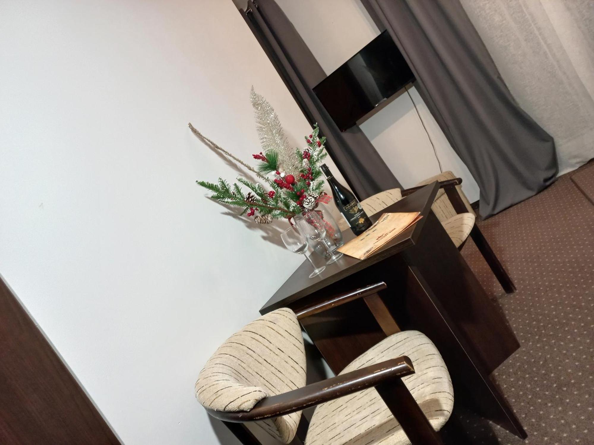 Penzion Plazowy Boss Z Restauracja 50 Metrow Od Morza 2*