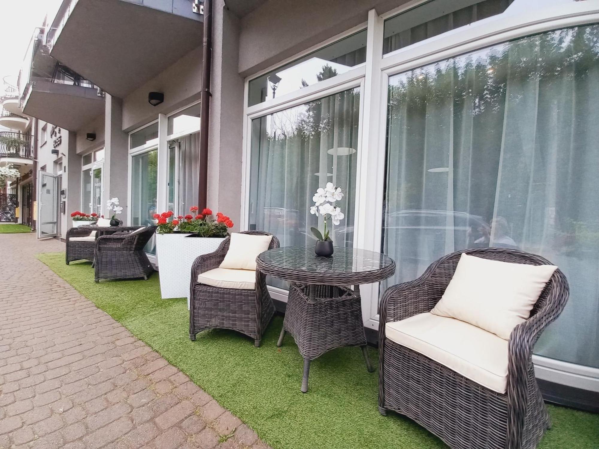 Penzion Plazowy Boss Z Restauracja 50 Metrow Od Morza